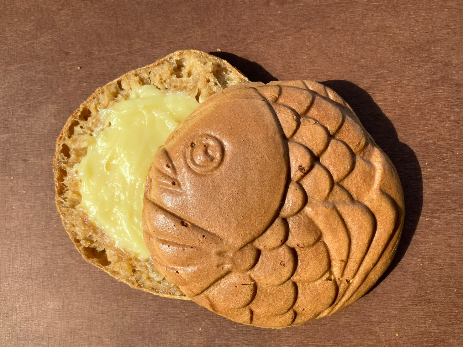 クリームを挟んだたい焼きの断面